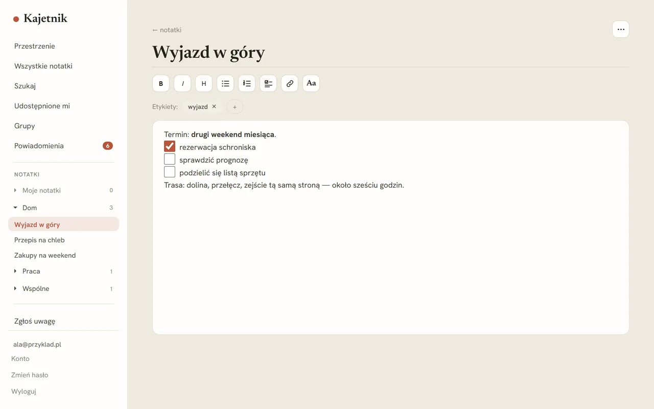 Edytor notatki: tytuł, pasek narzędzi, etykieta i lista zadań z checkboxami.